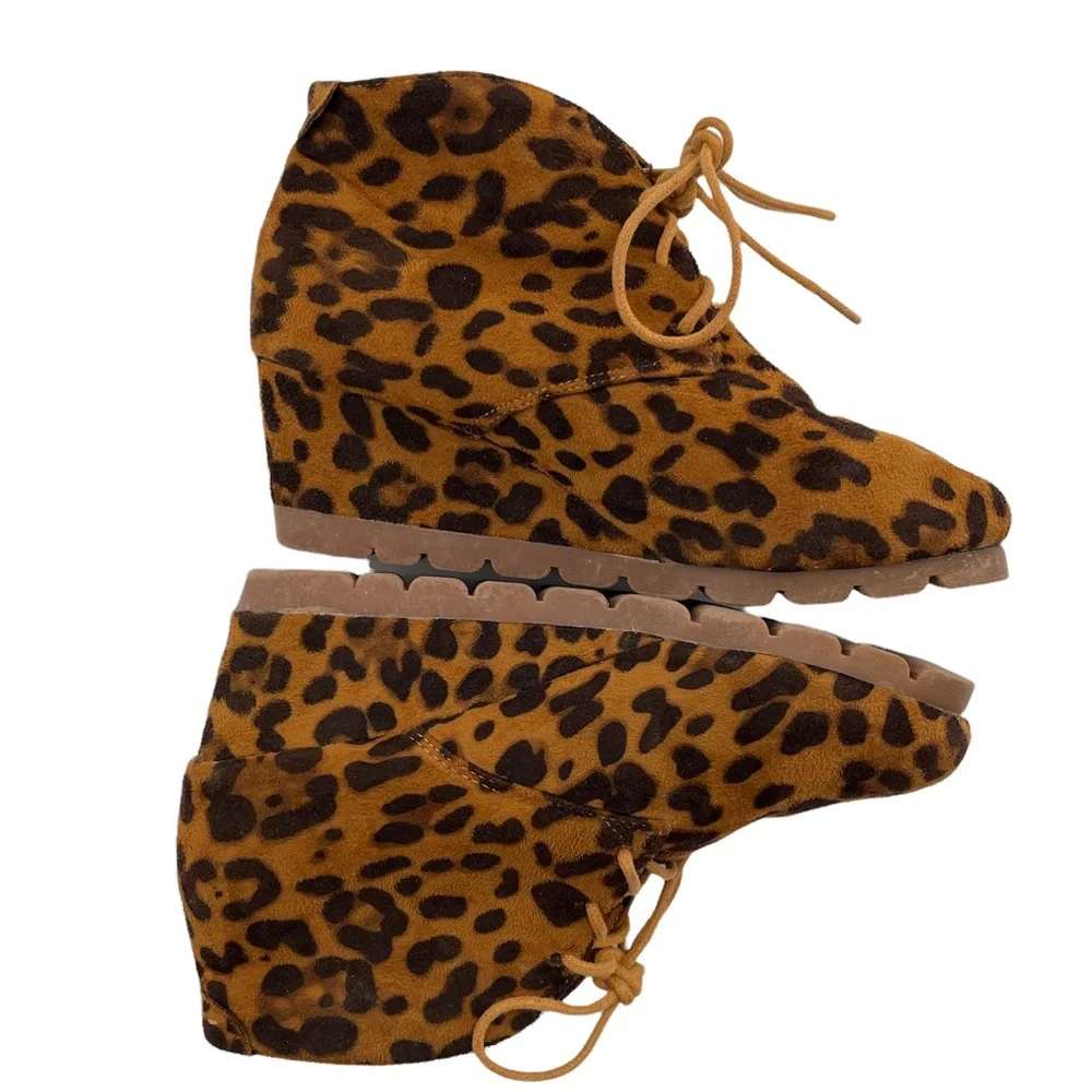 Bella Marie Girls Leopard Print Lace Up Wedge Heel Boot Size 5.5